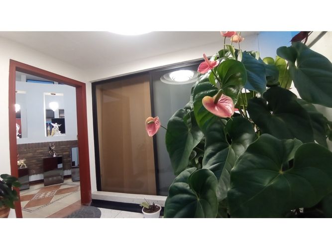 Casa de 4 alcobas en venta en Pinares, Pereira, 263 m² · foto 2 de 24