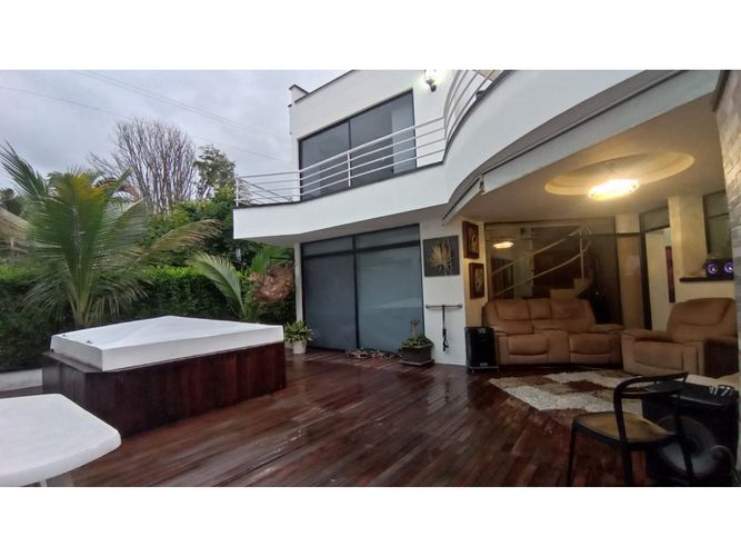 Casa de 4 alcobas en venta en Pinares, Pereira, 263 m² · foto 12 de 24