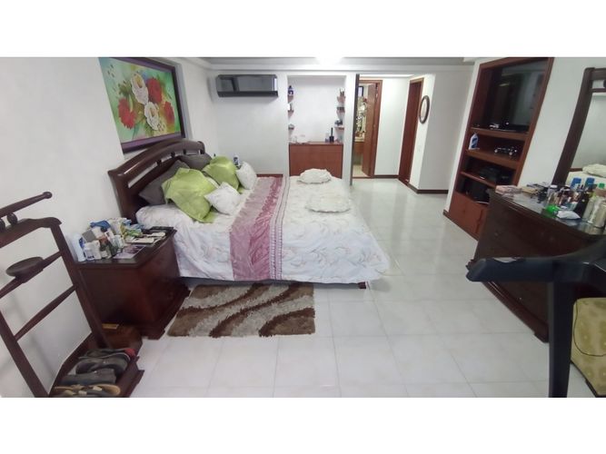Casa de 4 alcobas en venta en Pinares, Pereira, 263 m² · foto 22 de 24