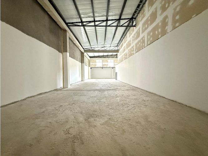 Local en arriendo en Sector Lago Uribe, Pereira, 340 m² · foto 2 de 9