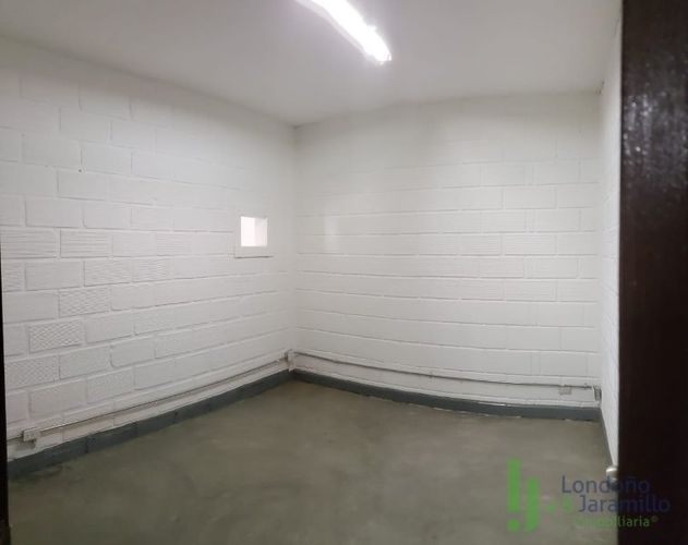 Bodega en venta en San Fernando, Medellín, 286 m² · foto 3 de 18