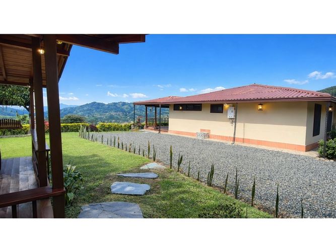 Finca en venta en La Florida, Pereira, 250 m² · foto 2 de 24