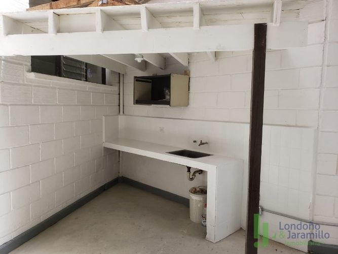 Bodega en venta en San Fernando, Medellín, 286 m² · foto 7 de 18