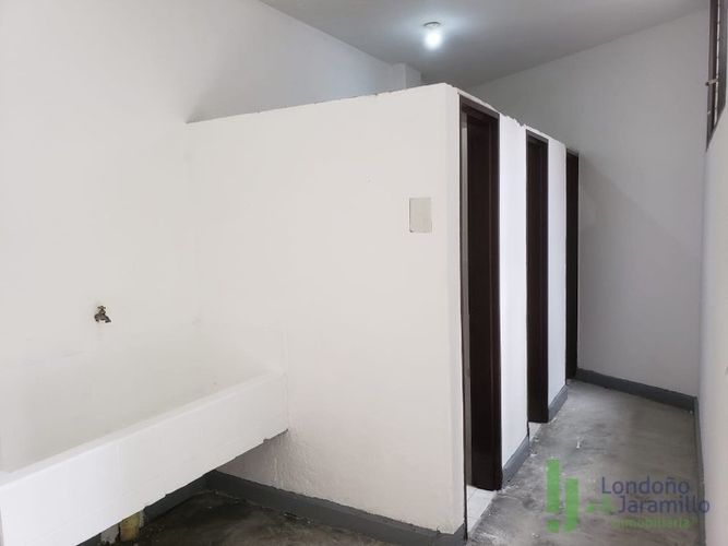 Bodega en venta en San Fernando, Medellín, 286 m² · foto 8 de 18