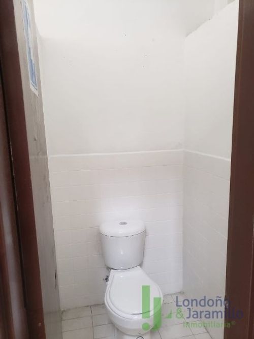 Bodega en venta en San Fernando, Medellín, 286 m² · foto 10 de 18