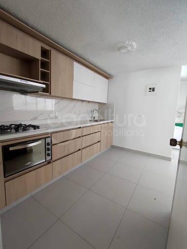 Apartamento de 5 alcobas en arriendo en Patio Bonito, Medellín, 134 m² · foto 2 de 10