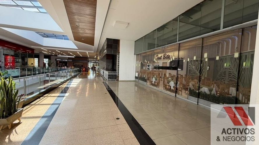 Local en arriendo en Colombia, Medellín, 221 m² · foto 2 de 5