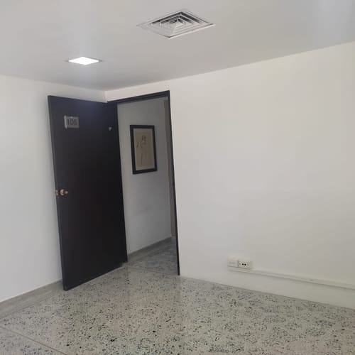 Oficina en arriendo en El Poblado, Medellín, 14 m² · foto 3 de 3