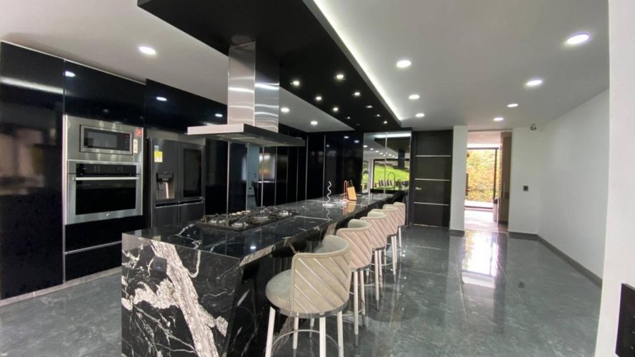Casa de 6 alcobas en venta en Las Palmas, Envigado, 721 m² · foto 2 de 24