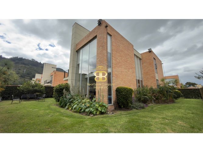 Casa de 3 alcobas en venta en Cerca De Piedra, Chía, 296 m² · foto 2 de 24