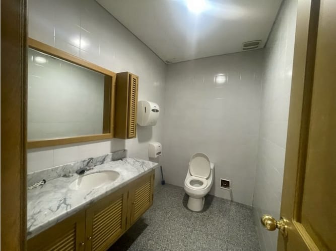 Oficina en arriendo en Castropol, Medellín, 324 m² · foto 21 de 24