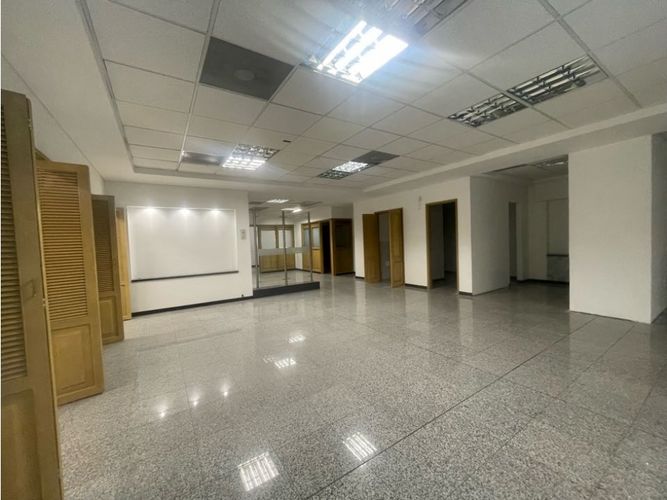 Oficina en arriendo en Castropol, Medellín, 324 m² · foto 3 de 24