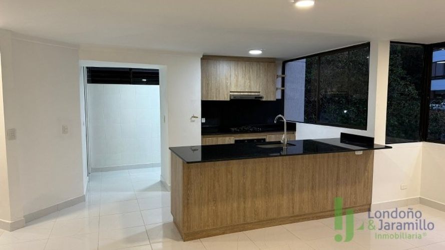 Apartamento de 3 alcobas en venta en El Poblado, Medellín, 109 m² · foto 3 de 20
