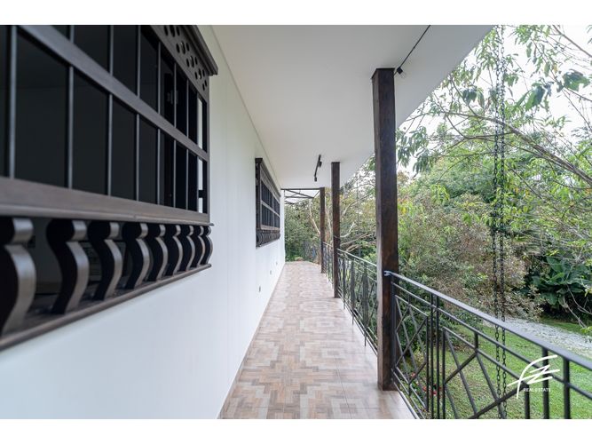Casa de 5 alcobas en venta en Guarne, 410 m² · foto 2 de 24