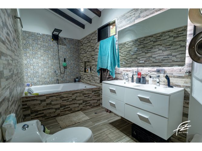 Casa de 5 alcobas en venta en Guarne, 410 m² · foto 5 de 24