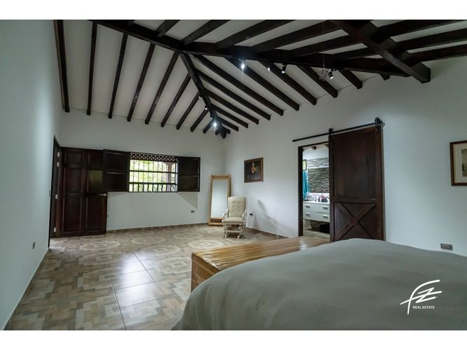 Casa de 5 alcobas en venta en Guarne, 410 m² · foto 6 de 24