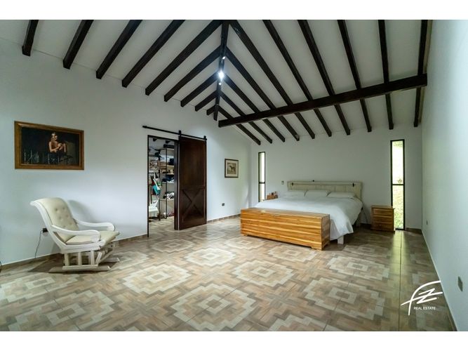 Casa de 5 alcobas en venta en Guarne, 410 m² · foto 7 de 24