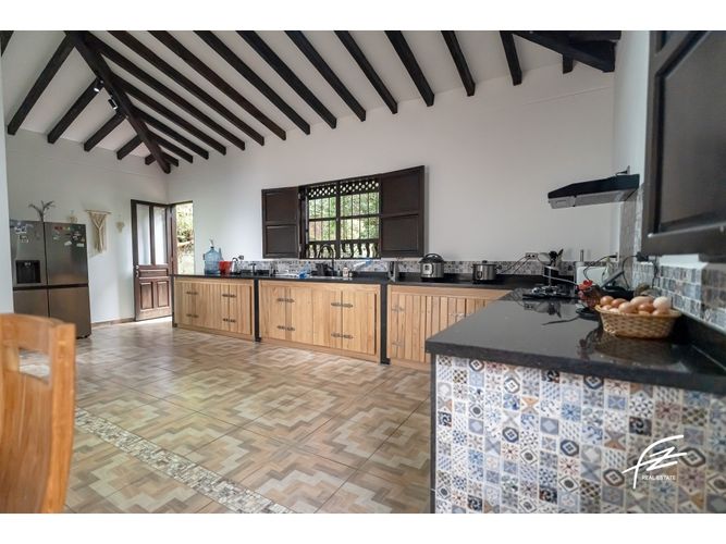 Casa de 5 alcobas en venta en Guarne, 410 m² · foto 23 de 24