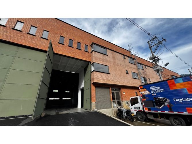 Bodega en arriendo en Caqueta, La Estrella, 815 m² · foto 2 de 6