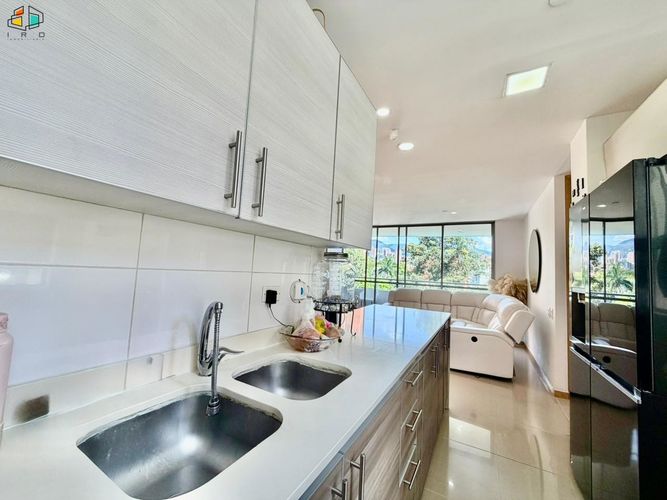 Apartamento de 3 alcobas en venta en Castropol, Medellín, 107 m² · foto 11 de 24