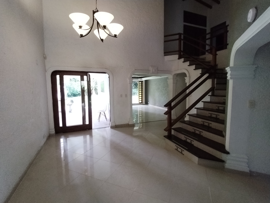 Casa en arriendo en El Poblado, Medellín · foto 3 de 24