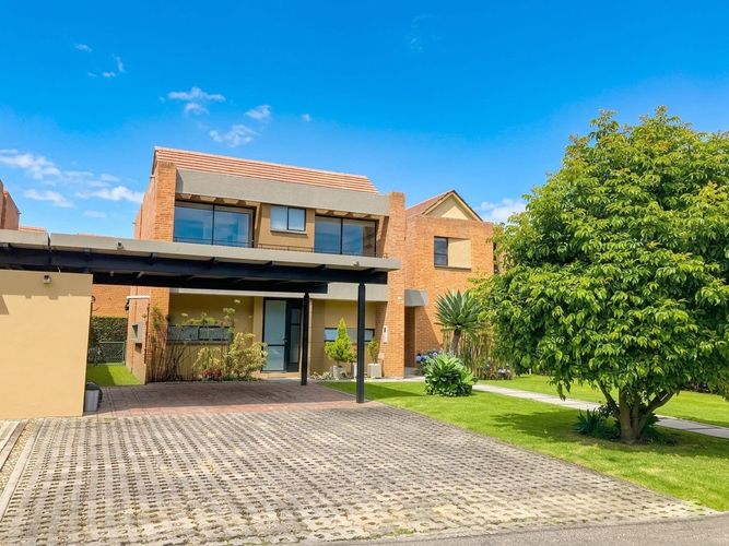Casa de 3 alcobas en venta en Hacienda Fontanar, Chía, 242 m² · foto 2 de 20
