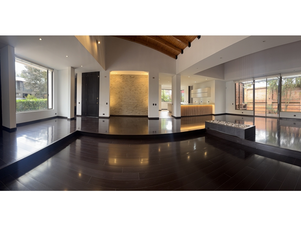 Casa en venta en Guaymaral, Bogotá · foto 2 de 24