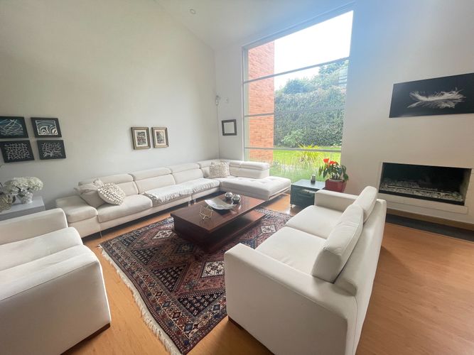 Casa de 5 alcobas en venta en Agrupacion Calahorra, Cajicá, 385 m² · foto 7 de 18