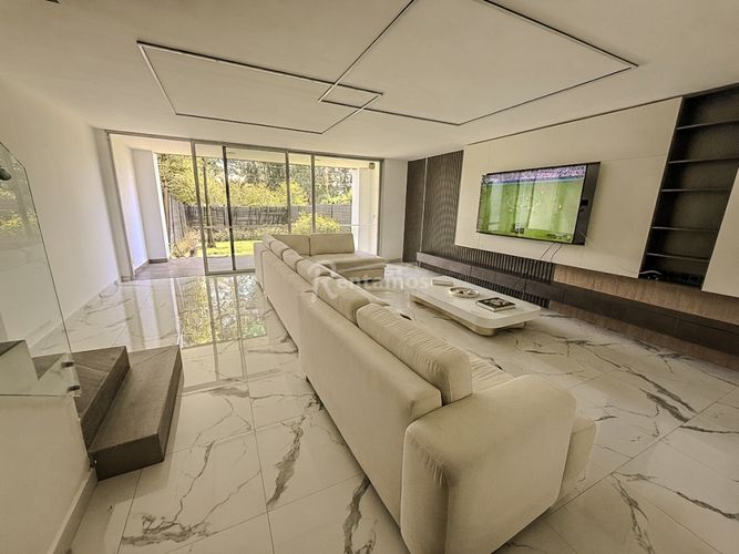 Casa de 3 alcobas en venta en Zuñiga, Medellín, 266 m² · foto 2 de 20