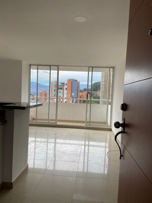 Apartamento de 2 alcobas en venta en Alejandría, Medellín, 68 m² · foto 2 de 23