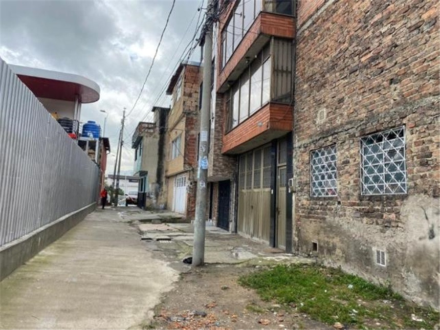 Casa en venta en San Isidro, Bogotá · foto 2 de 15