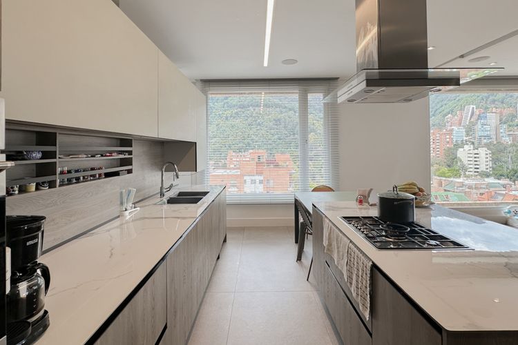 Apartamento de 3 alcobas en venta en Chico, Bogotá, 255 m² · foto 8 de 24
