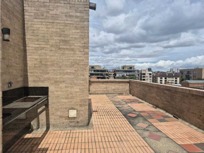 Apartamento de 3 alcobas en venta en Santa Paula, Bogotá, 135 m² · foto 2 de 18