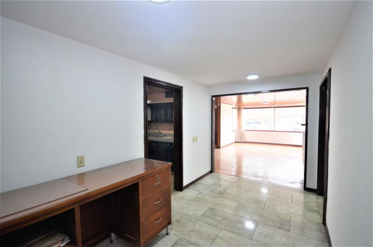 Apartamento de 3 alcobas en venta en Rincon Del Chico, Bogotá, 164 m² · foto 2 de 24