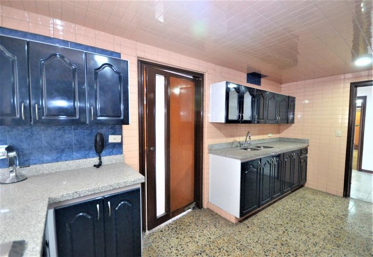 Apartamento de 3 alcobas en venta en Rincon Del Chico, Bogotá, 164 m² · foto 7 de 24