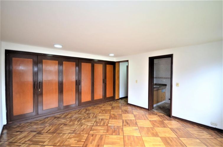 Apartamento de 3 alcobas en venta en Rincon Del Chico, Bogotá, 164 m² · foto 23 de 24