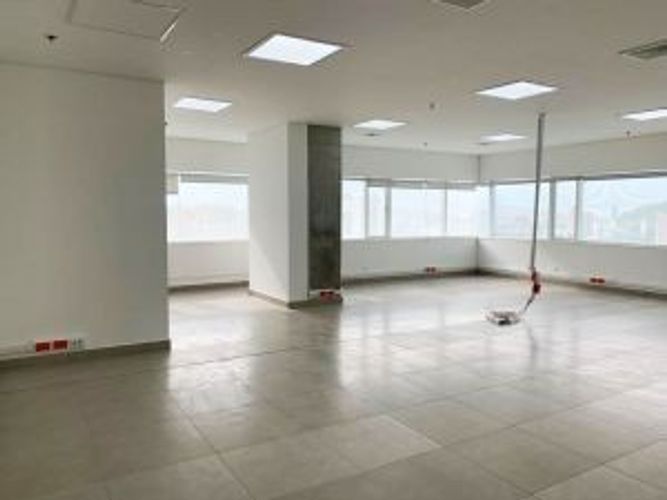 Oficina en arriendo en El Poblado, Medellín, 92 m² · foto 2 de 10