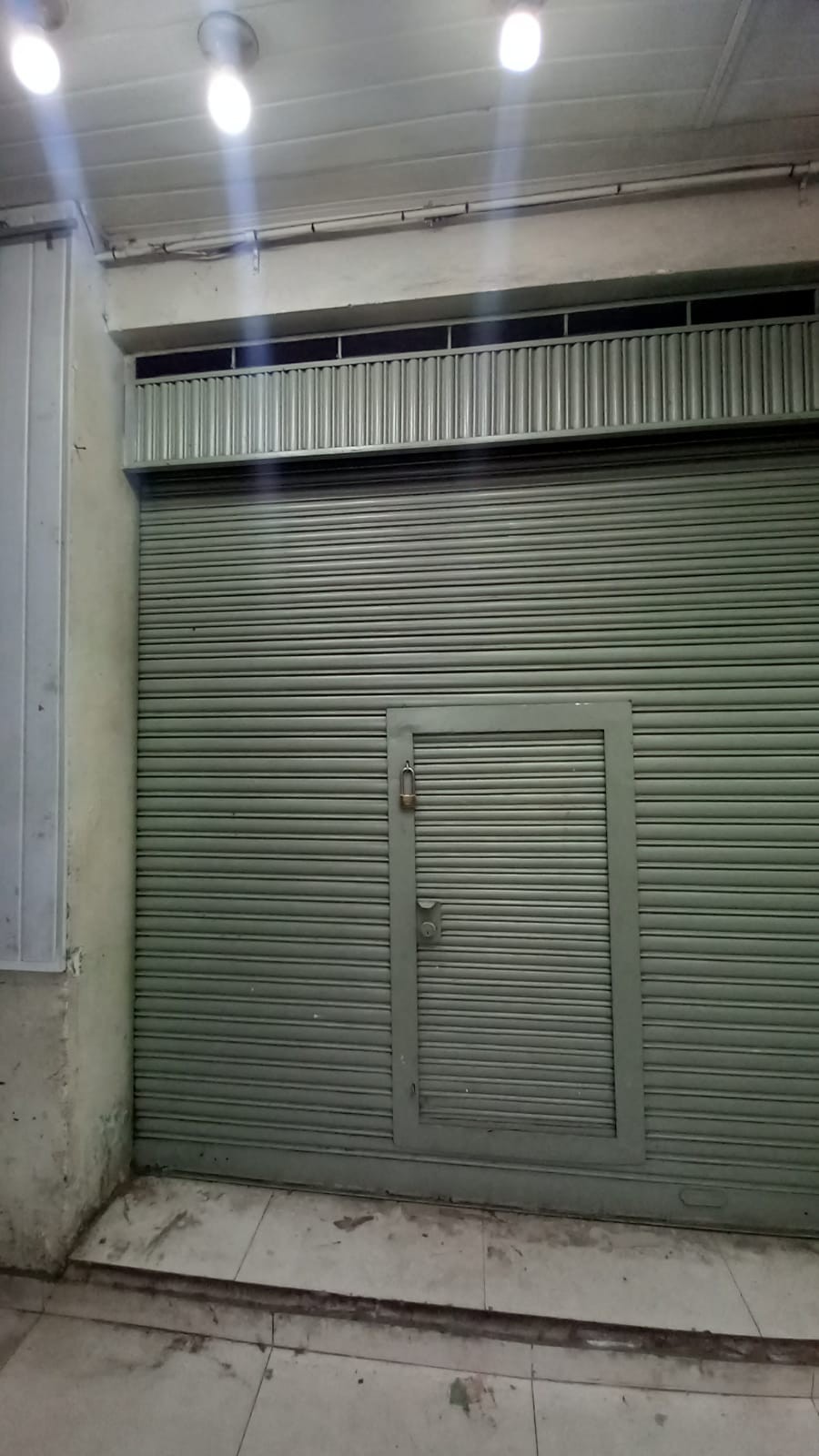 ALQUILER DE SALON COMERCIAL SOBRE AVDA. RODRIGUEZ DE FRANCIA — foto 3