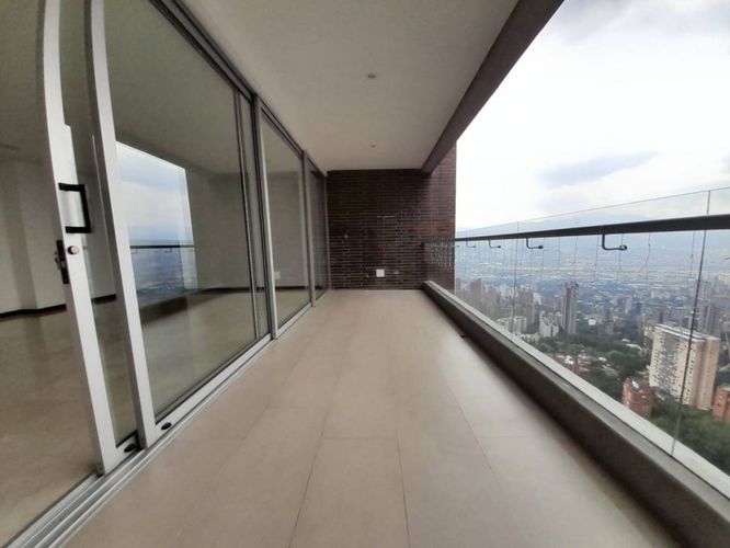 Apartamento de 4 alcobas en venta en La Calera, Medellín, 198 m² · foto 4 de 24