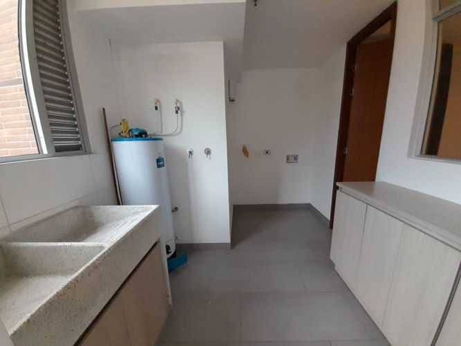 Apartamento de 4 alcobas en venta en La Calera, Medellín, 198 m² · foto 9 de 24