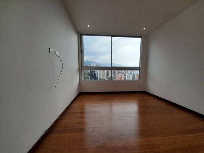 Apartamento de 4 alcobas en venta en La Calera, Medellín, 198 m² · foto 13 de 24