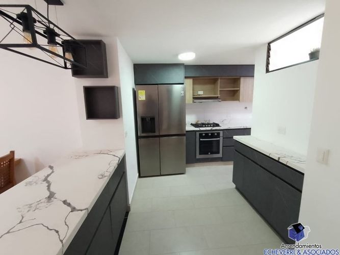 Casa de 3 alcobas en venta en Loma Del Chocho, Envigado, 216 m² · foto 3 de 16