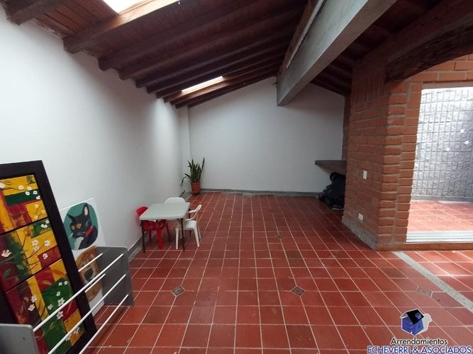 Casa de 3 alcobas en venta en Loma Del Chocho, Envigado, 216 m² · foto 5 de 16