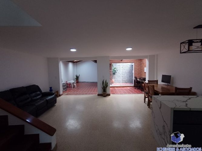 Casa de 3 alcobas en venta en Loma Del Chocho, Envigado, 216 m² · foto 6 de 16