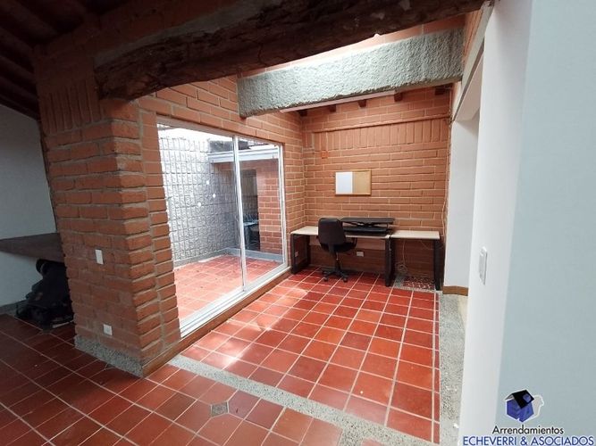 Casa de 3 alcobas en venta en Loma Del Chocho, Envigado, 216 m² · foto 7 de 16
