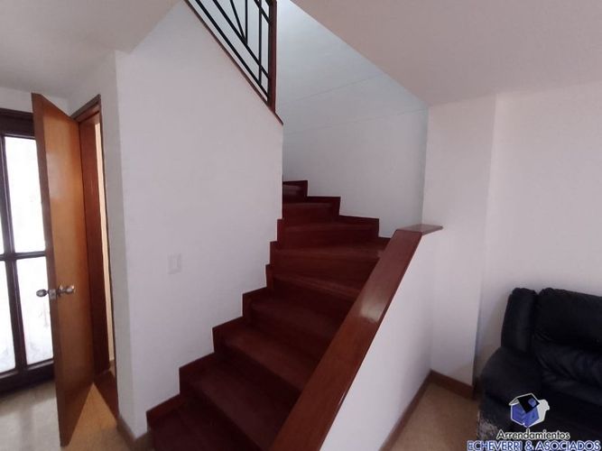 Casa de 3 alcobas en venta en Loma Del Chocho, Envigado, 216 m² · foto 8 de 16