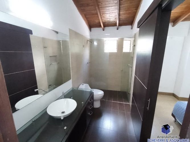 Casa de 3 alcobas en venta en Loma Del Chocho, Envigado, 216 m² · foto 9 de 16