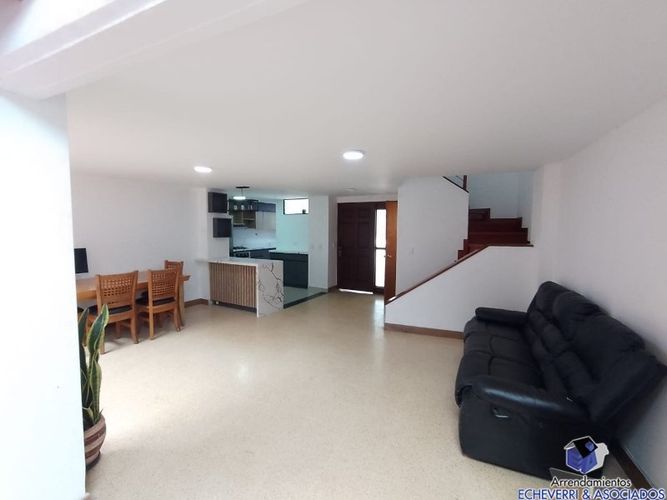 Casa de 3 alcobas en venta en Loma Del Chocho, Envigado, 216 m² · foto 11 de 16