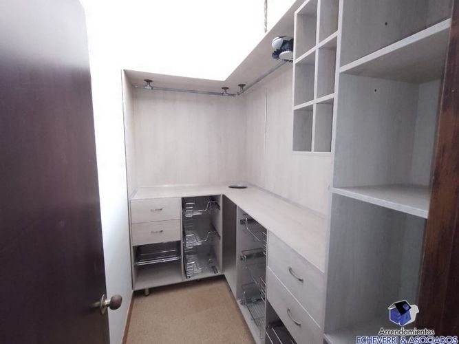 Casa de 3 alcobas en venta en Loma Del Chocho, Envigado, 216 m² · foto 12 de 16