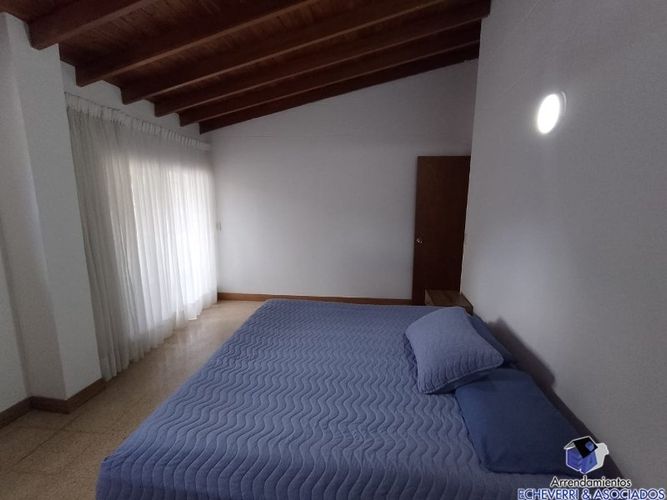 Casa de 3 alcobas en venta en Loma Del Chocho, Envigado, 216 m² · foto 15 de 16